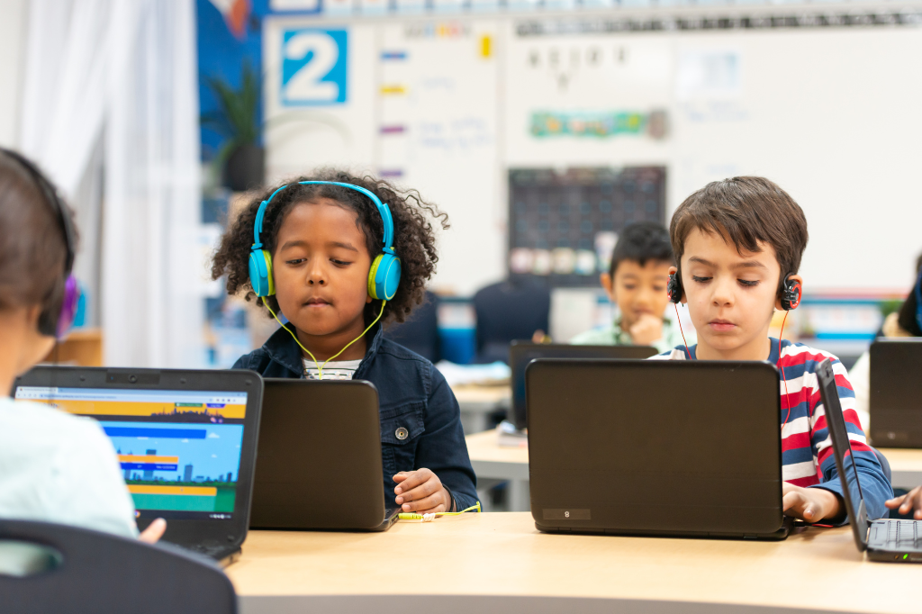 A era digital e o papel dos educadores na mediação tecnológica para crianças