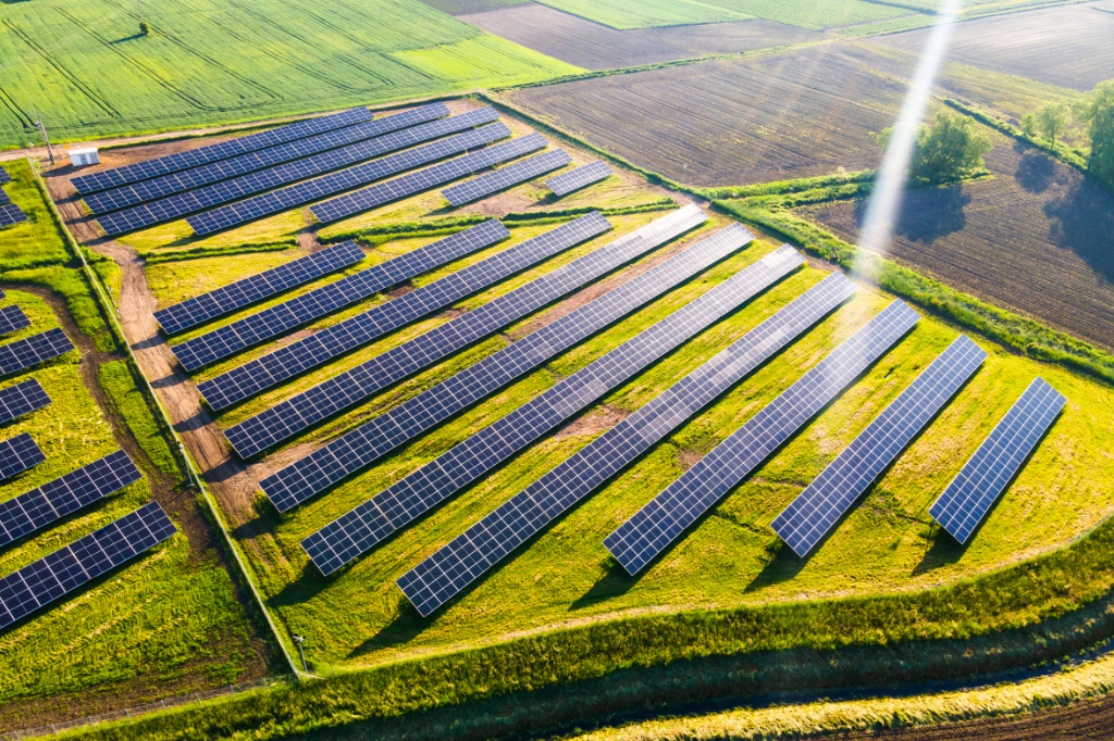 Impacto do Uso de Energia Solar nas Residências Brasileiras: Benefícios e Desafios