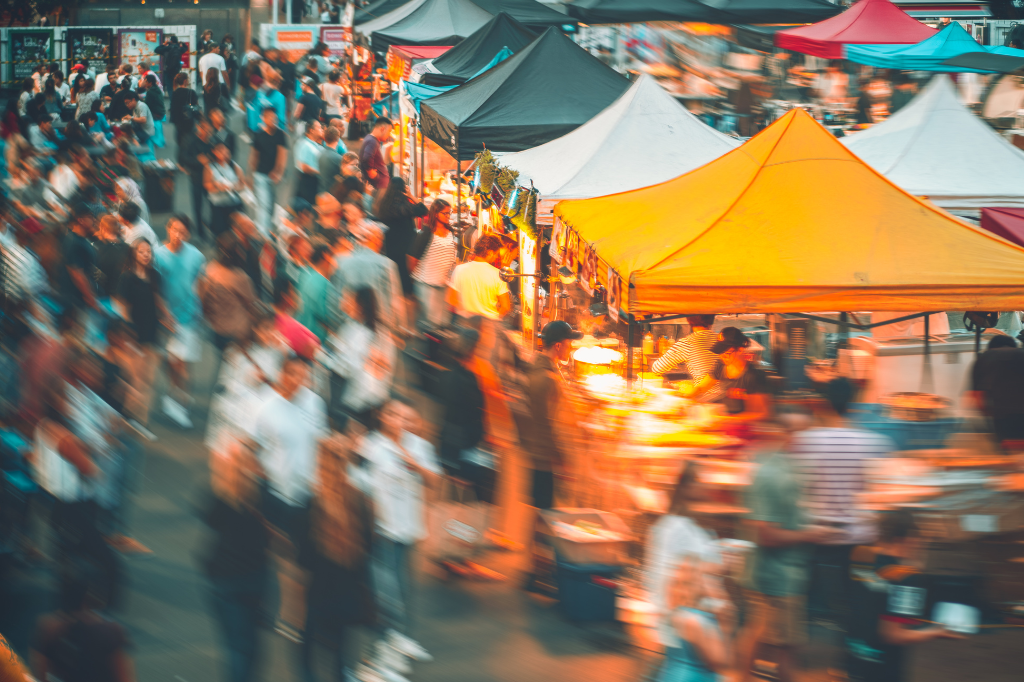 O Impacto das Feiras de Economia Criativa nas Comunidades Brasileiras