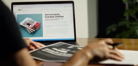 Como escolher cursos online que podem ajudar a melhorar seu currículo